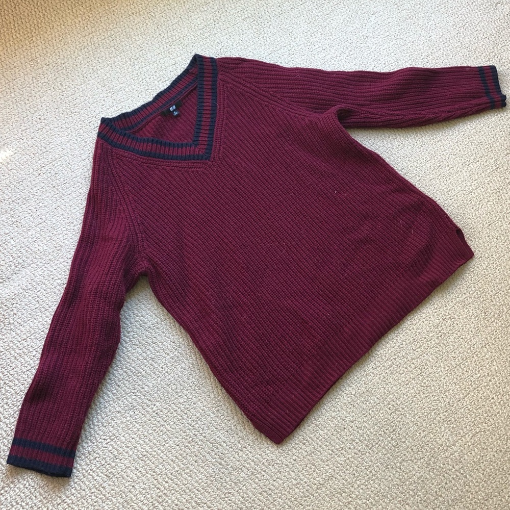 V neck burgundy sweater